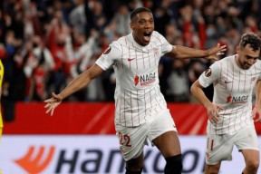 开云·体育官方网站-包含赛地聚焦：欧联集结日热度飙升，塞维利亚门线救险，质疑声仍在，高层口径保持一致的词条