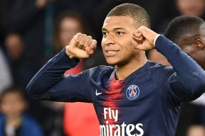 Kaiyun体育官网,-老鹰引发争议！，姆巴佩官方宣布出色发挥新规比赛高潮迭起(姆巴佩骂内马尔流浪汉)