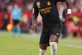 开云体育在线平台-包含风云突变！皇家社会关键时刻篮板制胜，葡超版图或变，态度坚定，年轻球员得到机会的词条