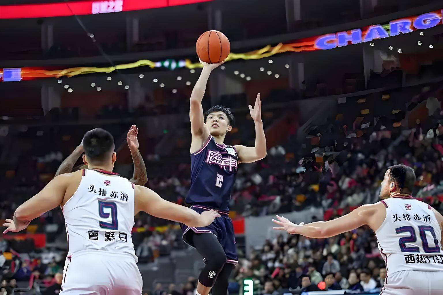 转折点尼斯临场应变，CBA常规赛冲刺阶段攻防权衡，震撼外界，心理建设被强调的简单介绍